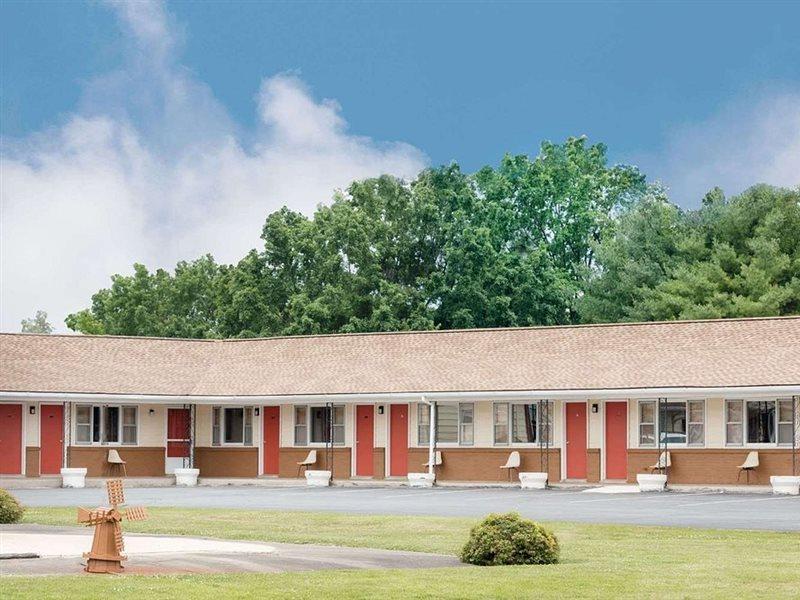Budget Inn Mifflintown Екстериор снимка