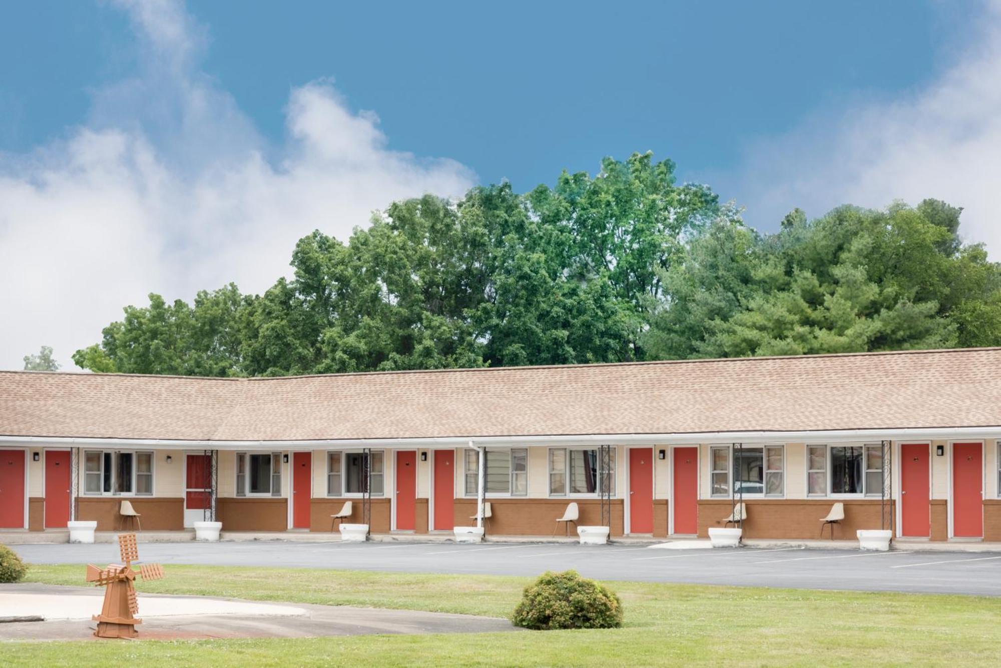 Budget Inn Mifflintown Екстериор снимка