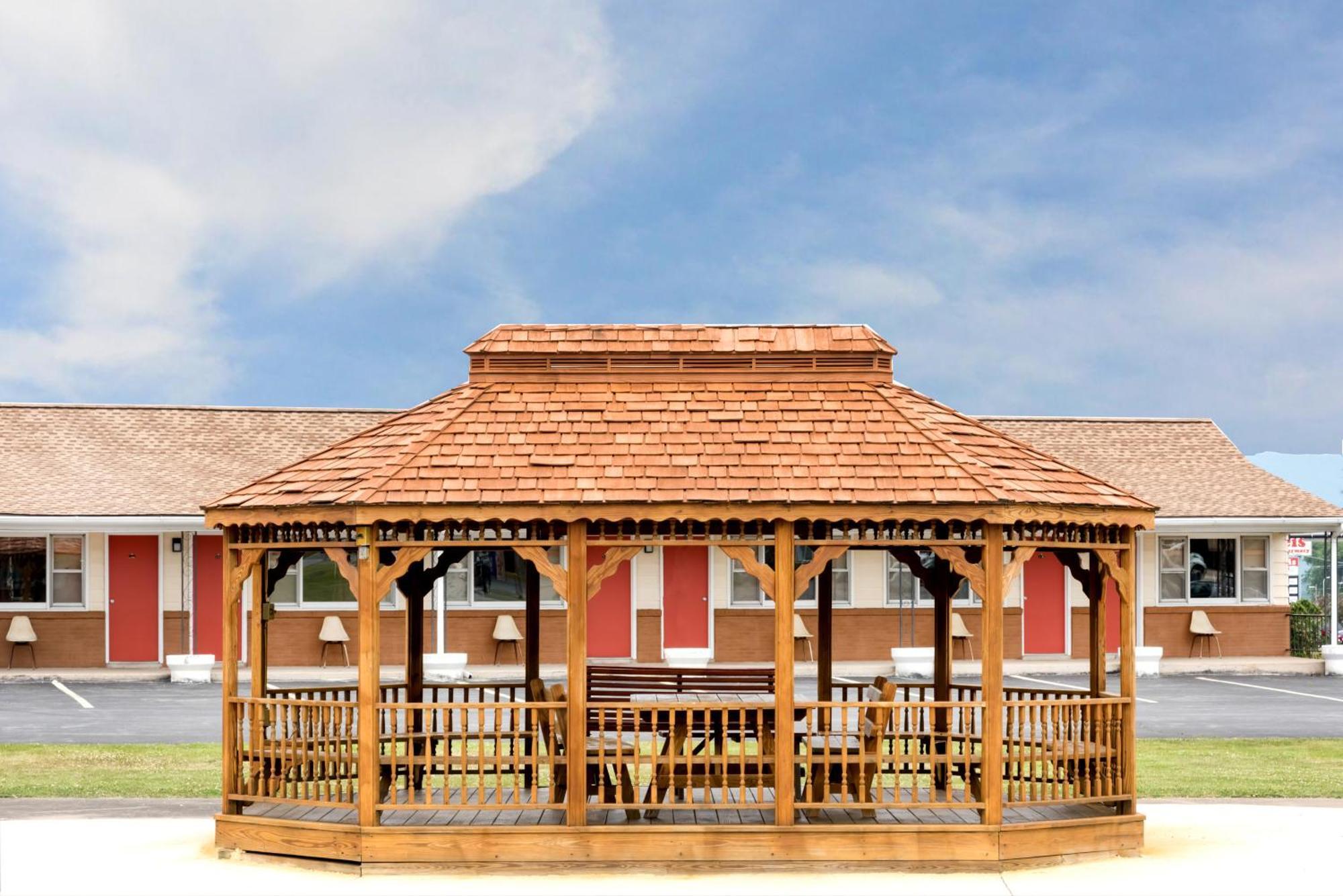 Budget Inn Mifflintown Екстериор снимка