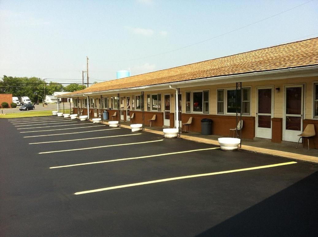 Budget Inn Mifflintown Екстериор снимка